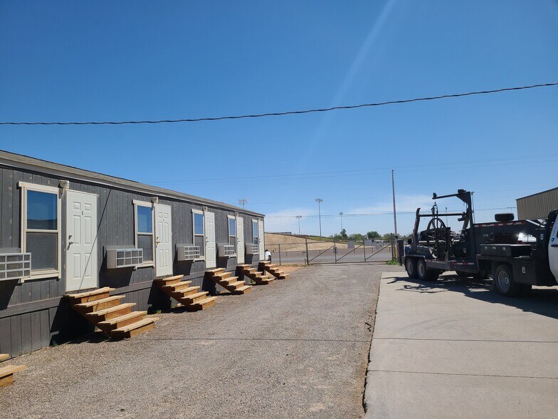 More Photos Of 703 NW Mustang Dr, Andrews Warehouse For Sale