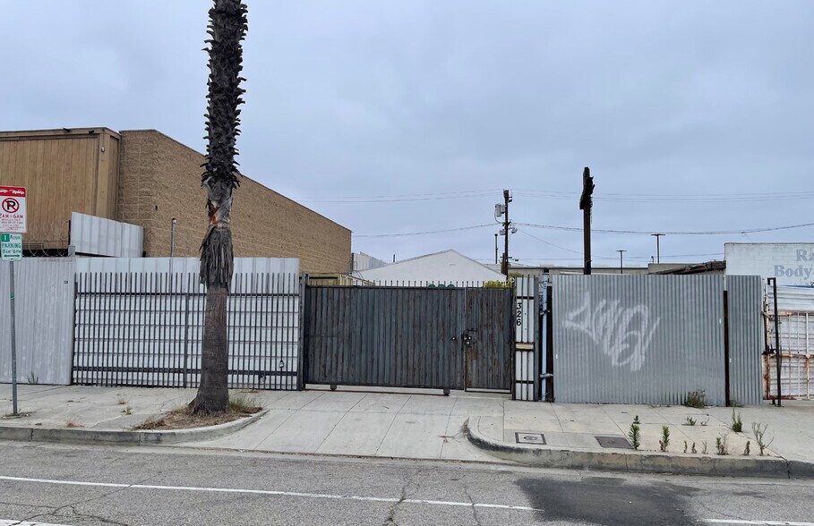 More Photos Of 326 N Avalon Blvd, Wilmington Service For Sale