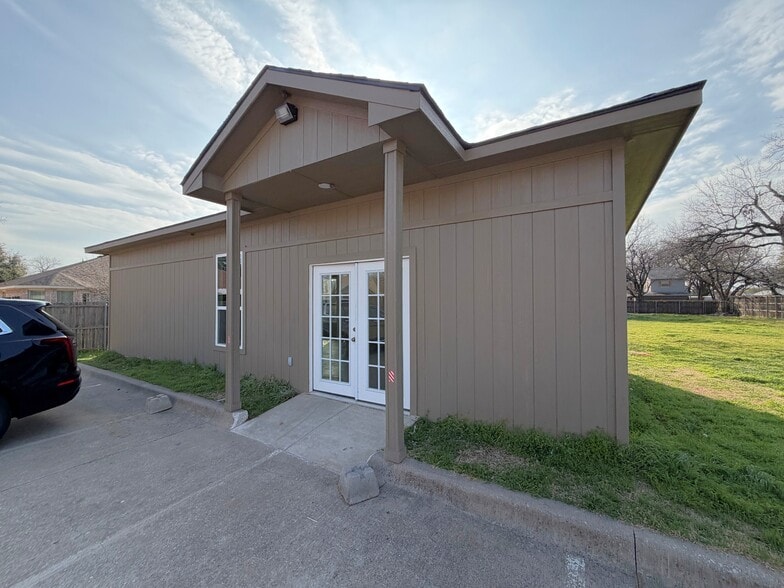More Photos Of 1621 Balleywood Rd, Irving Religious Facility For Sale