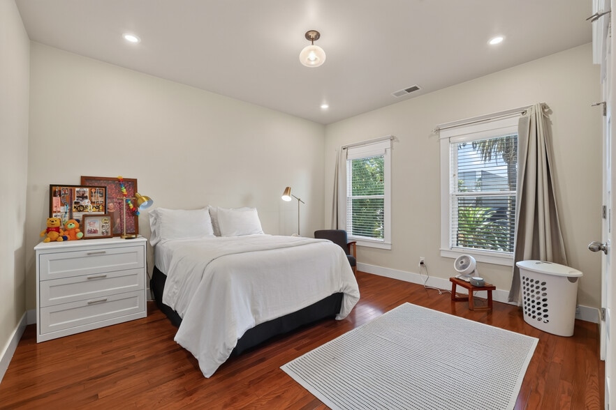 More Photos Of 2409 I St, Sacramento Apartments For Sale