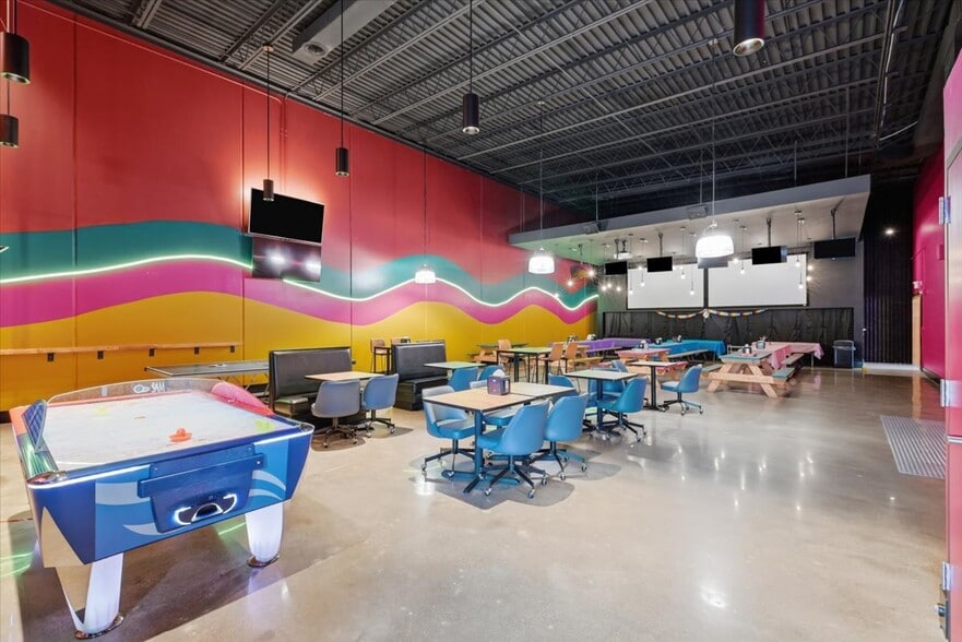 More Photos Of 7 S 4th St, Council Bluffs General Retail For Lease