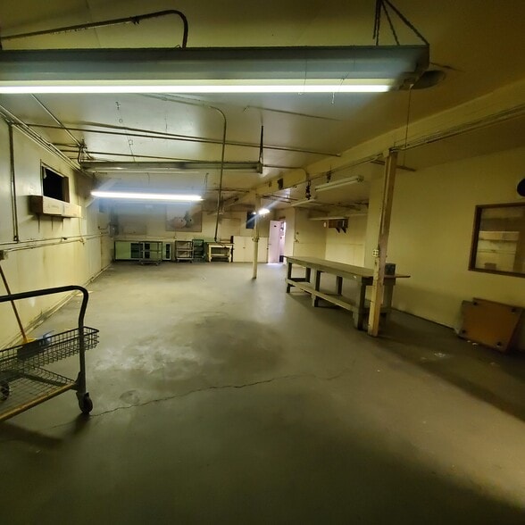 More Photos Of 258 E 5th St, Beaumont Warehouse For Sale