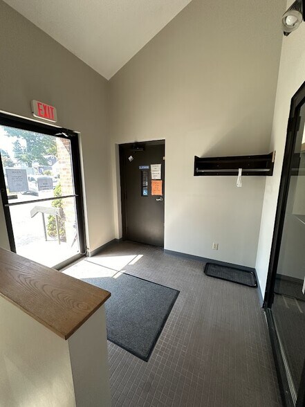 More Photos Of 293 W North St, Geneva Loft Creative Space For Lease
