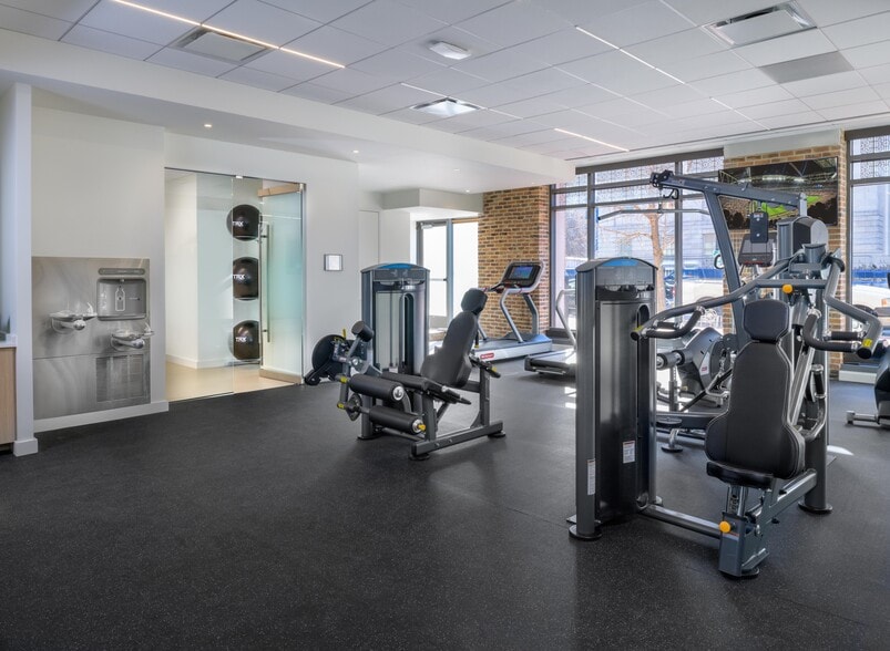 More Photos Of 701 8th St NW, Washington Office For Lease