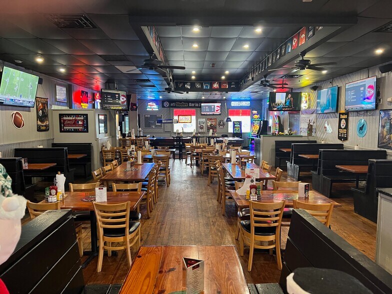 More Photos Of 4451 Veronica S Shoemaker Blvd, Fort Myers Restaurant For Lease