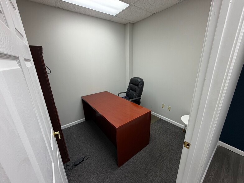 More Photos Of 256 Vann Dr, Jackson Storefront Retail Office For Sale