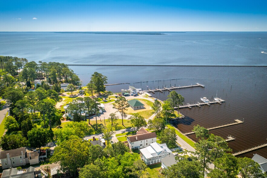 More Photos Of 738 E Main St, Belhaven Hotel For Sale