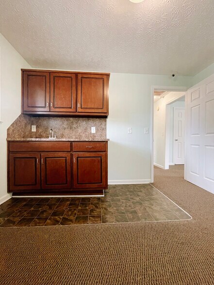 More Photos Of 5940 Hodges Dr, Columbus Office Residential For Sale