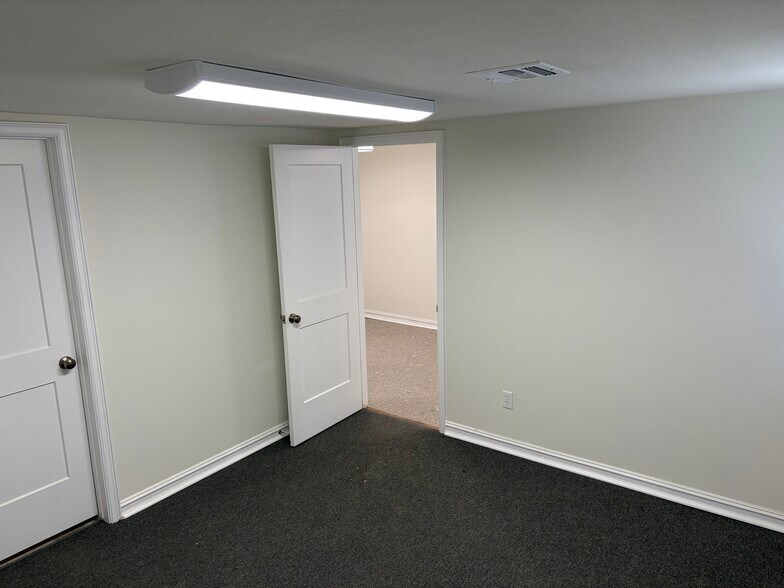 More Photos Of 9216 N Garnett Rd, Owasso Office For Lease