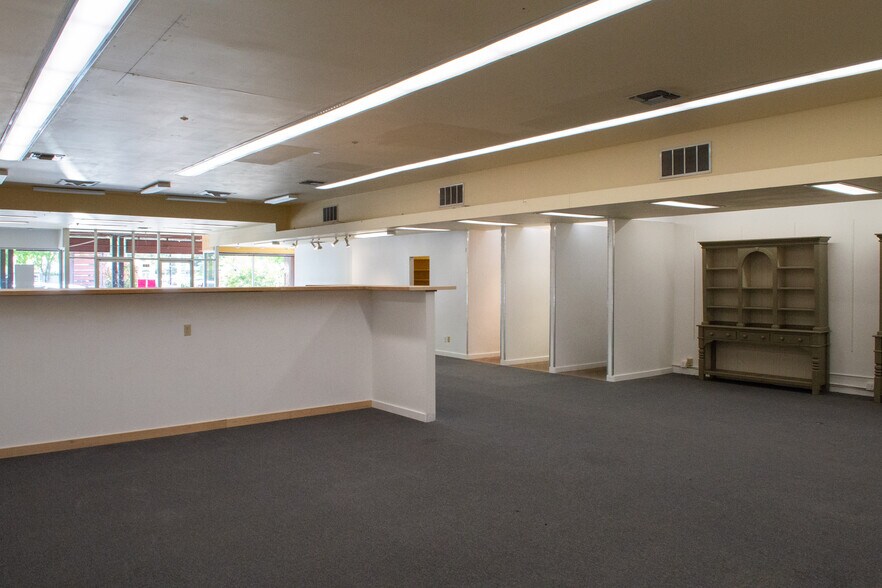 More Photos Of 435 Center St, Healdsburg Unknown For Lease