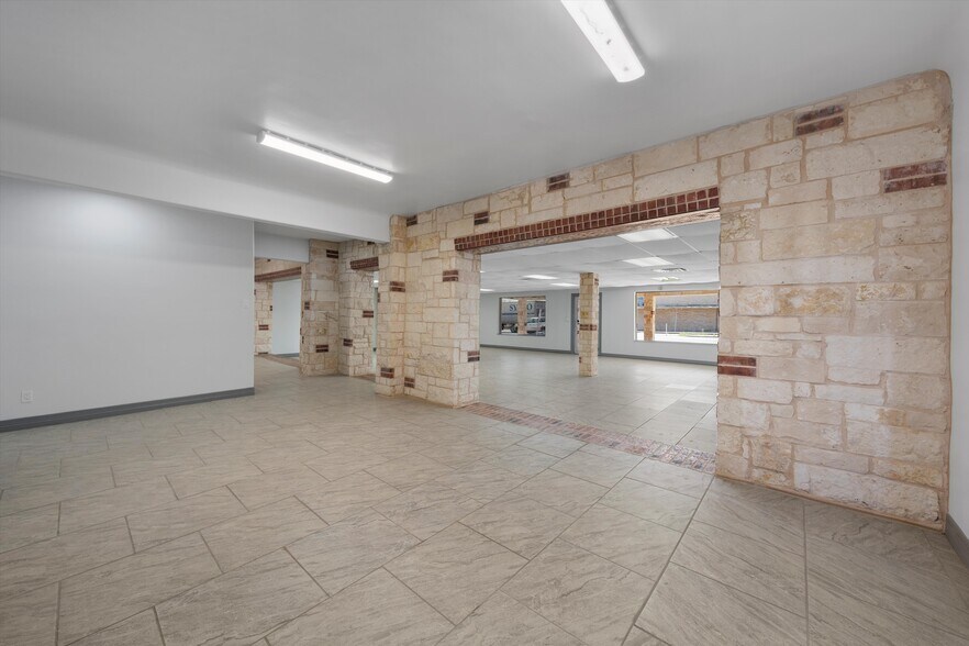 More Photos Of 521 N 18th St, Waco Office Residential For Sale