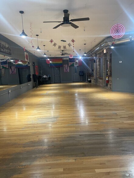 More Photos Of 5844-5848 W Montrose Ave, Chicago Storefront Retail Office For Sale