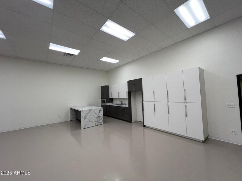 More Photos Of 16835 N Park Pl, Glendale Unknown For Lease