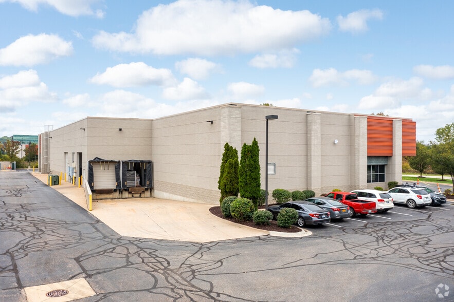 More Photos Of 46943 Enterprise Ct, Wixom Manufacturing For Lease