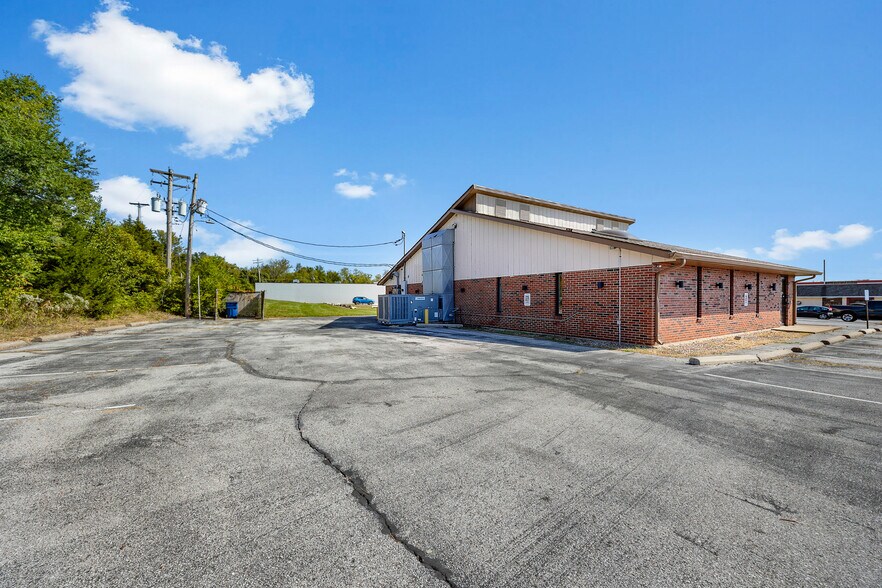 More Photos Of 8600 Daniel Dunkin Commercial Blvd, Pevely General Retail For Sale