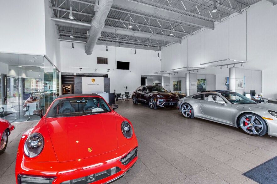 More Photos Of 5385 N I 55 St, Jackson Auto Dealership For Sale