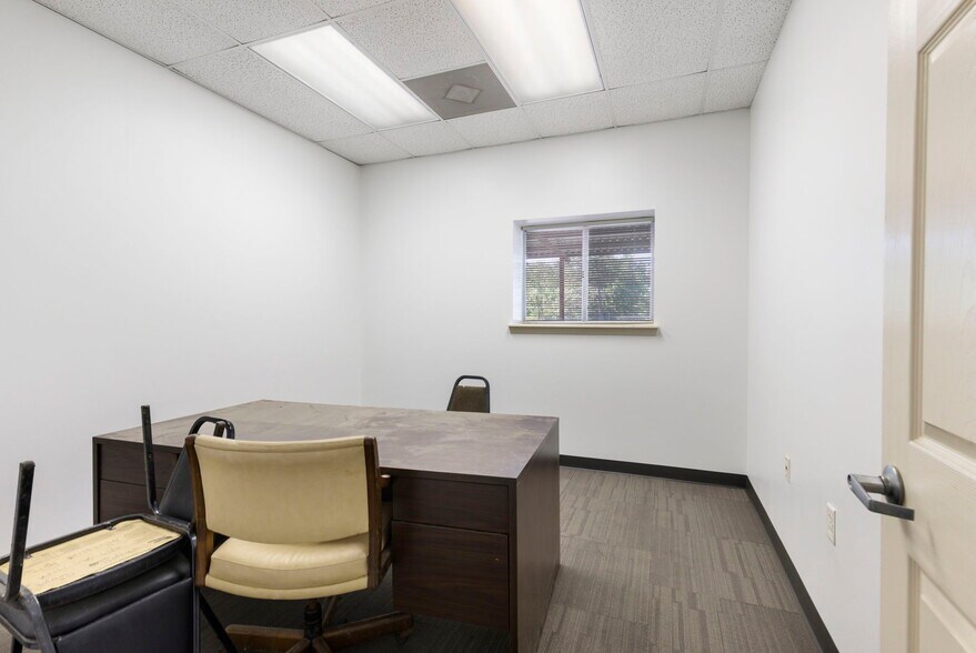 More Photos Of 13568 Oil Field Rd, Conroe Office Residential For Lease