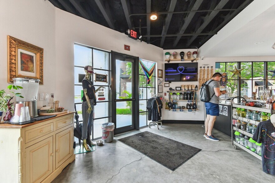 More Photos Of 1919 E 6th Ave, Tampa Office For Sale