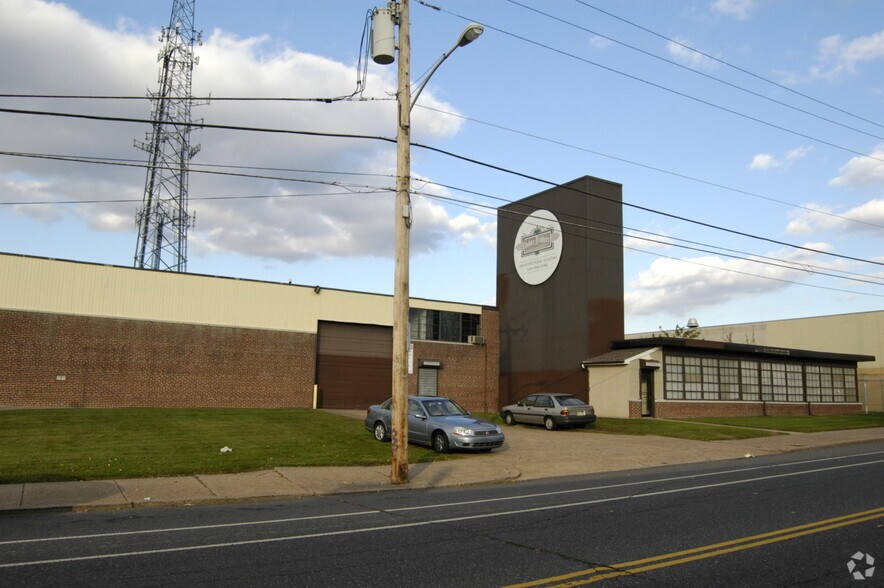 More Photos Of 811 E Cayuga St, Philadelphia Manufacturing For Sale