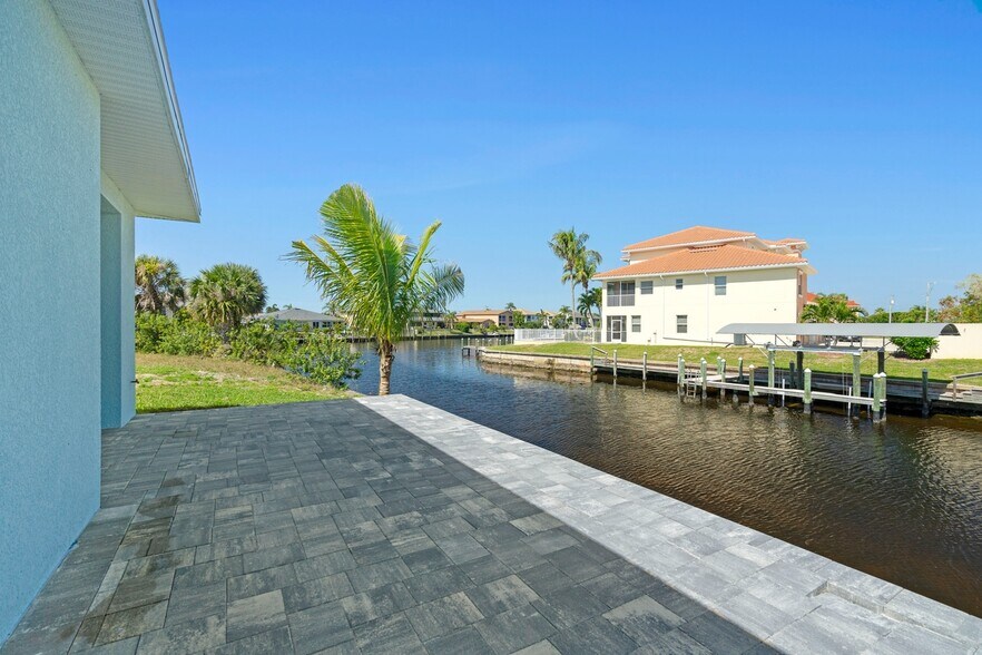 More Photos Of 1107 SE 38th St, Cape Coral Apartments For Sale