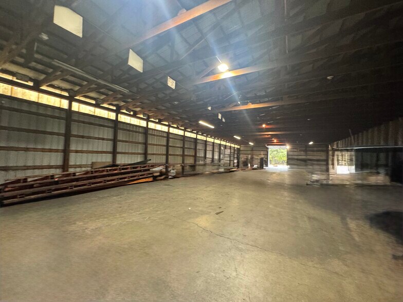 More Photos Of 43 Oak St, Bristol Warehouse For Lease