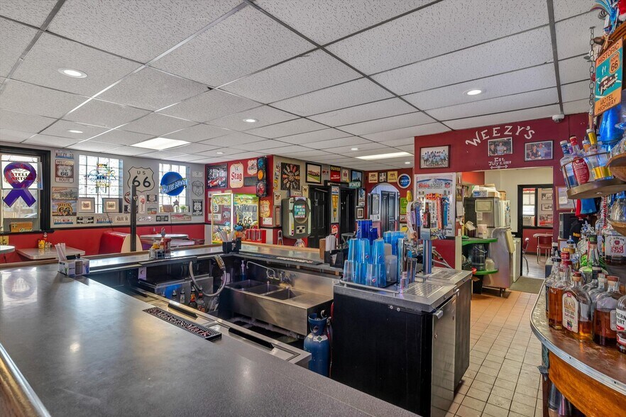 More Photos Of 108 S Old US Route 66, Hamel Restaurant For Sale