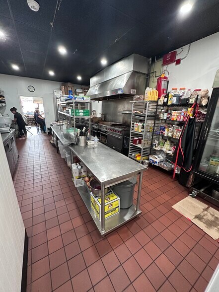 More Photos Of 1103 Goffle Rd, Hawthorne Storefront For Lease