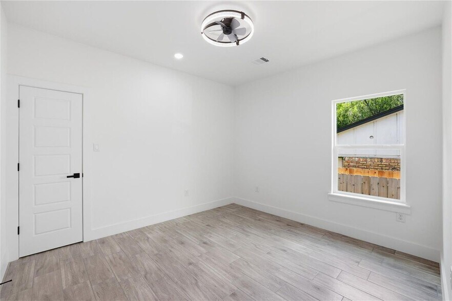 More Photos Of 5515 Elm Springs Dr, Houston Apartments For Sale