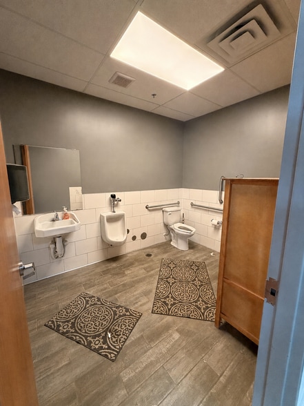 More Photos Of 10661 NE Nassau St, Blaine Warehouse For Lease