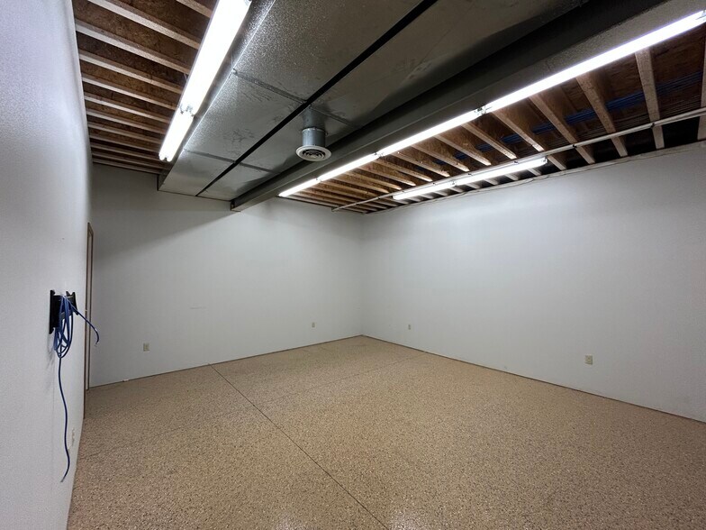 More Photos Of 601 4th St, De Smet Warehouse For Sale