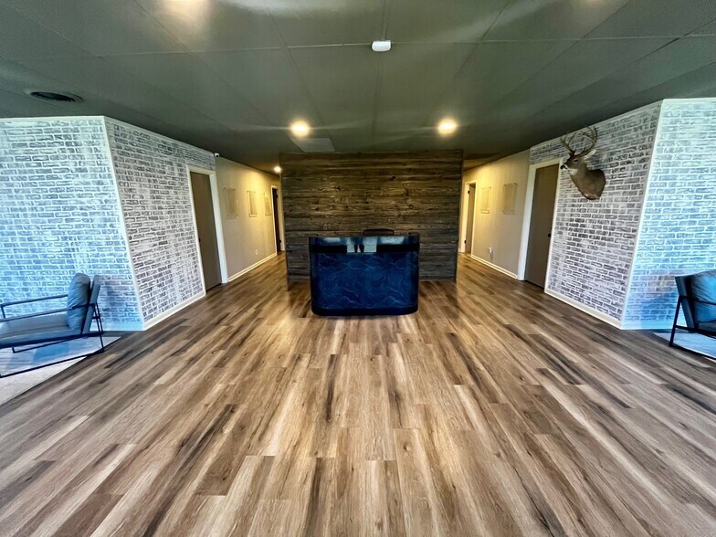 More Photos Of 127 Hemlock St, Columbus Office For Lease