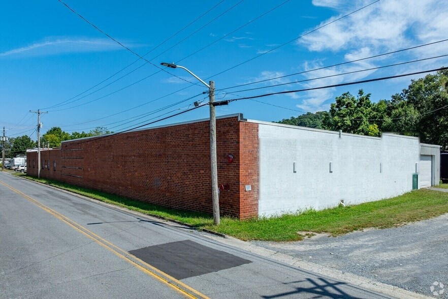 More Photos Of 222 King St S, Calhoun Warehouse For Sale