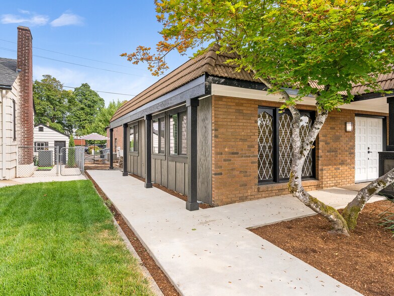 More Photos Of 310 NW 3rd Ave, Canby Office For Lease