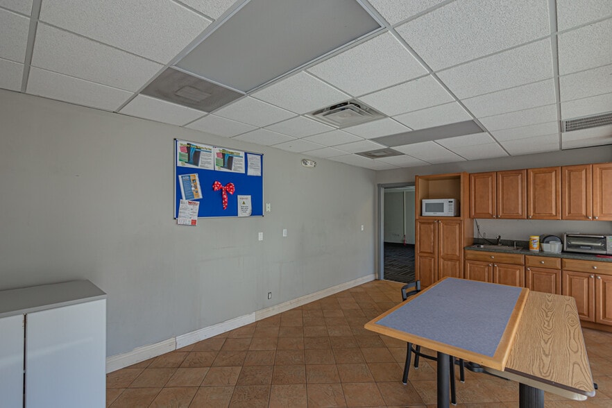 More Photos Of 2740 E Oakland Park Blvd, Fort Lauderdale Office For Sale