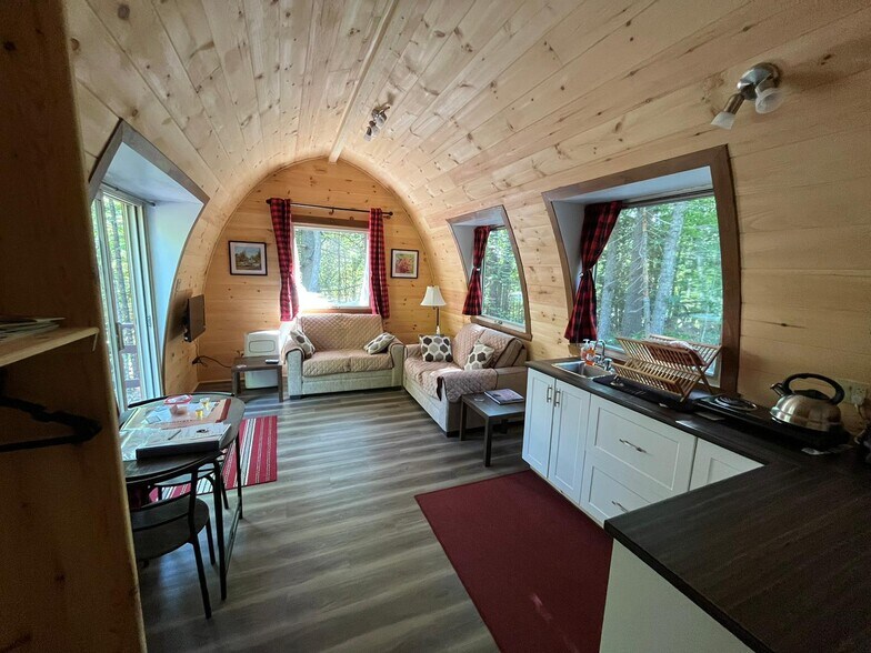 More Photos Of 279 Harrison Rd, Norway Hotel For Sale