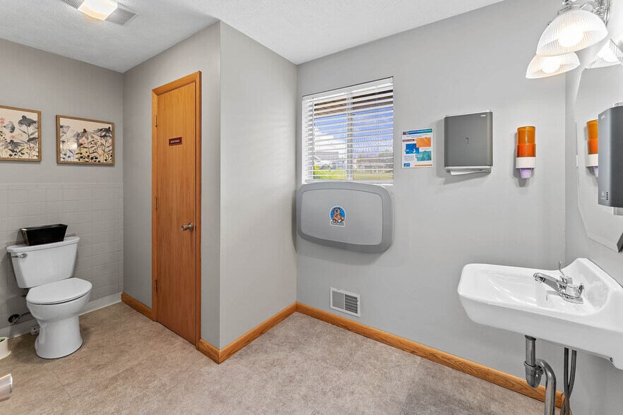 More Photos Of 711 N Pike St, Grafton Office For Sale