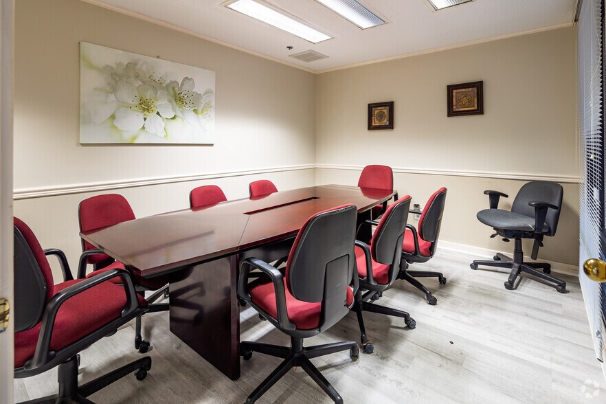 More Photos Of 13800 Park Blvd, Seminole Office For Lease