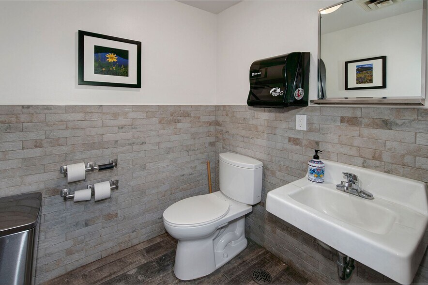 More Photos Of 619 E Main St, Frisco Office For Lease