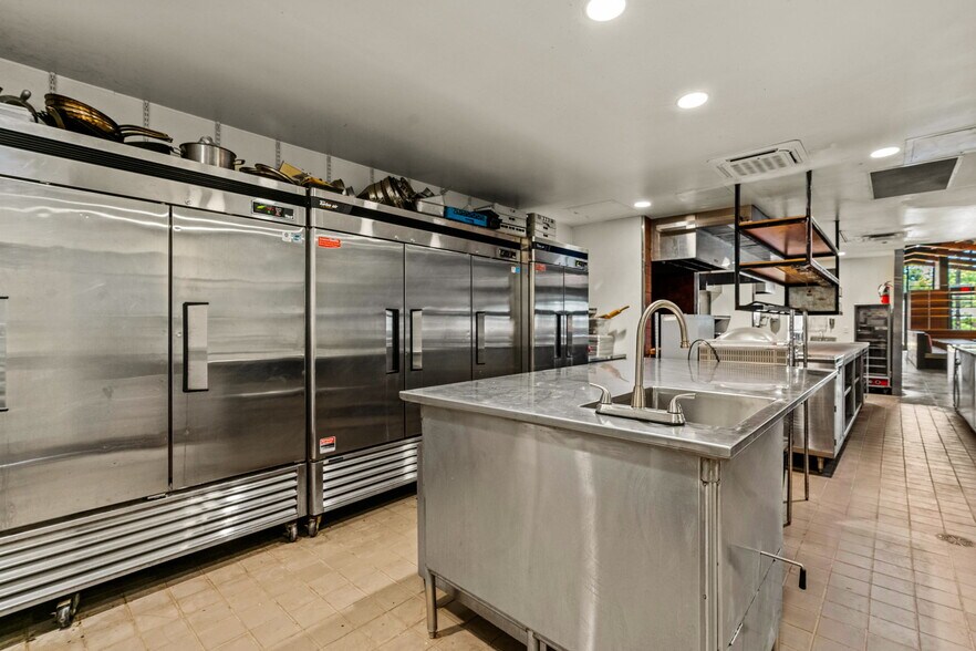 More Photos Of 2708 E Cesar Chavez St, Austin Restaurant For Sale