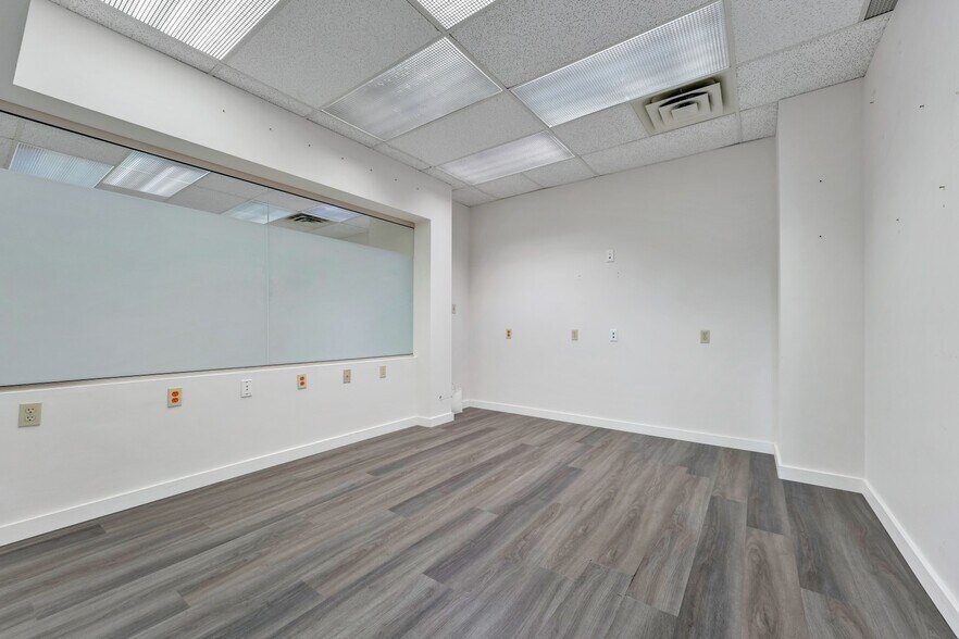 More Photos Of 11861 88 Av, Delta Office For Lease