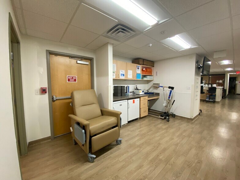 More Photos Of 4311 Old Indiana 261, Newburgh Medical For Sale