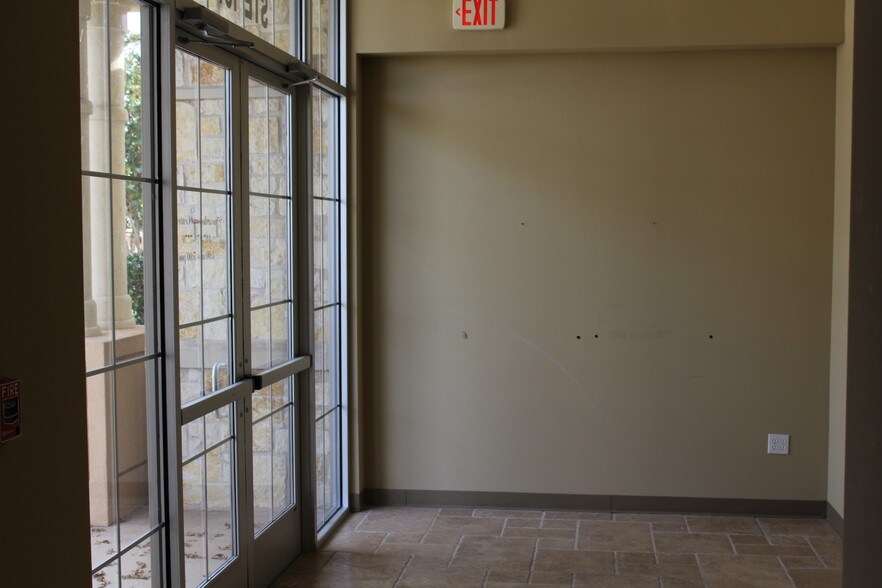 More Photos Of 805 Hill Blvd, Granbury Medical For Lease