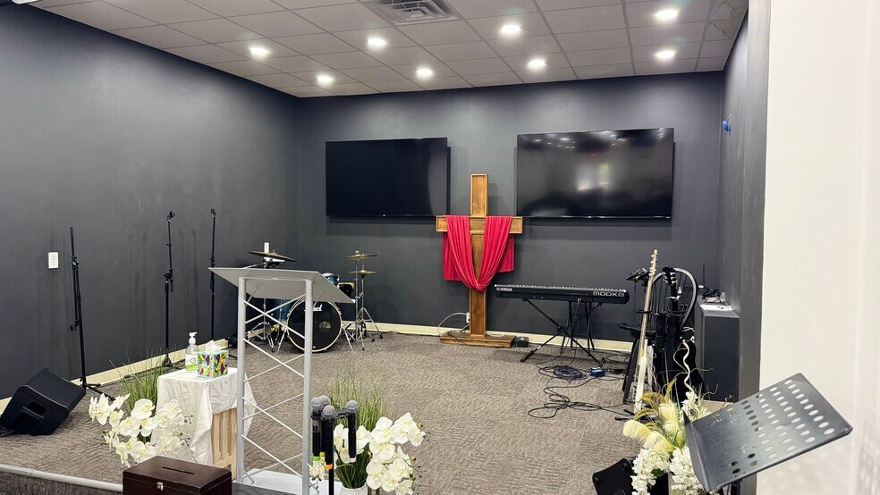 More Photos Of 465 Nashua Rd, Dracut Medical For Sale