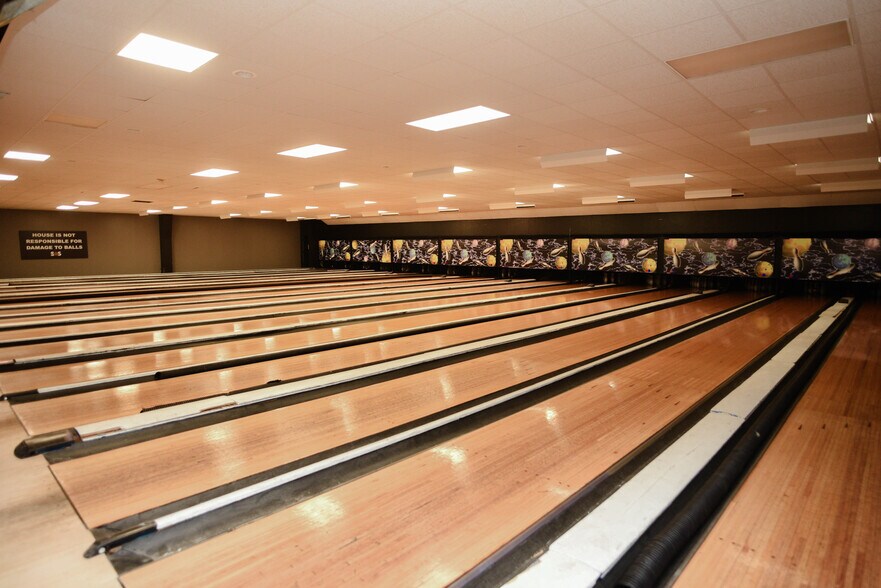 More Photos Of 713 McNatt St, Vidalia Bowling Alley For Sale