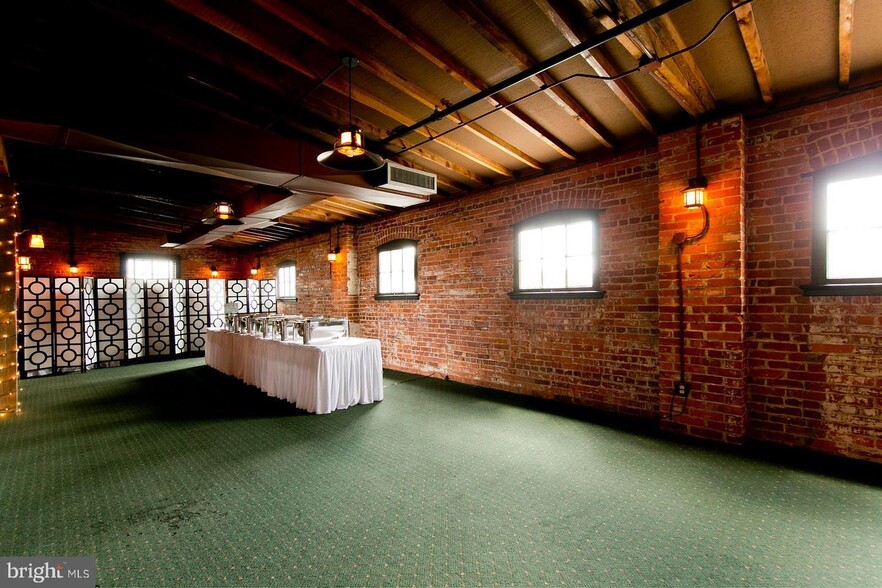 More Photos Of 121-125 E Piccadilly St, Winchester Restaurant For Sale