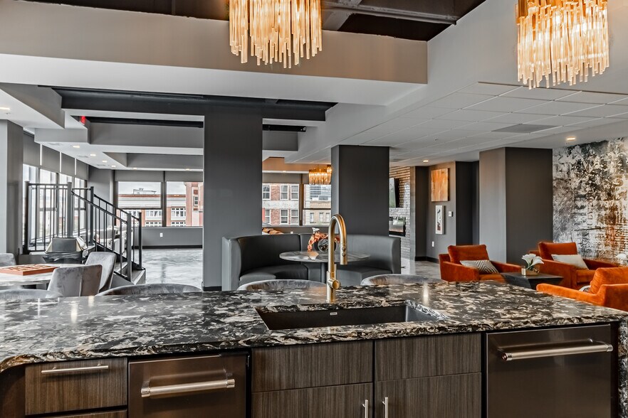 More Photos Of 900 Lee St E, Charleston Apartments For Sale