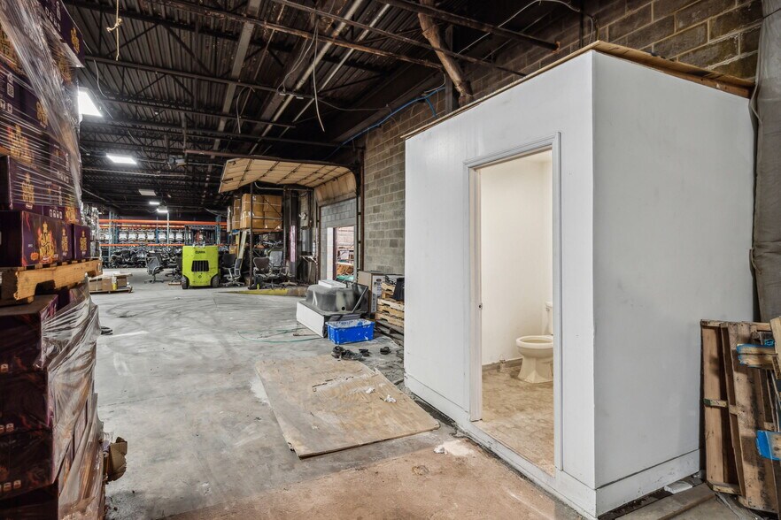 More Photos Of 2901 N 18th St, Philadelphia Warehouse For Sale