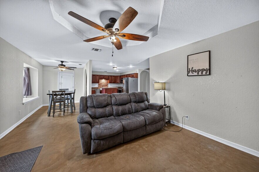 More Photos Of 4044 W FM 476, Poteet Flex For Sale