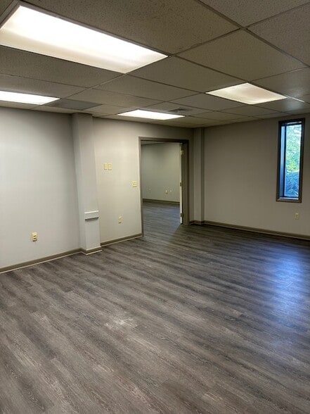 More Photos Of 14 Stover Dr, Carlisle Office For Lease