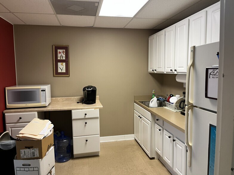 More Photos Of 10712 Ballantraye Dr, Fredericksburg Office Residential For Lease